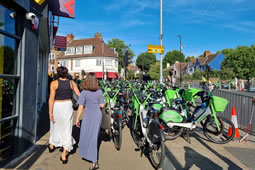 Southfields Locals Say Station Unable to Cope with Tennis Influx