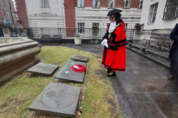 The Mayor of Wandsworth Cllr Jane Cooper lays her wreath to mark VE Day