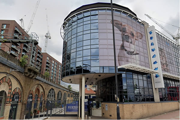 Outside Battersea Dogs and Cats Home