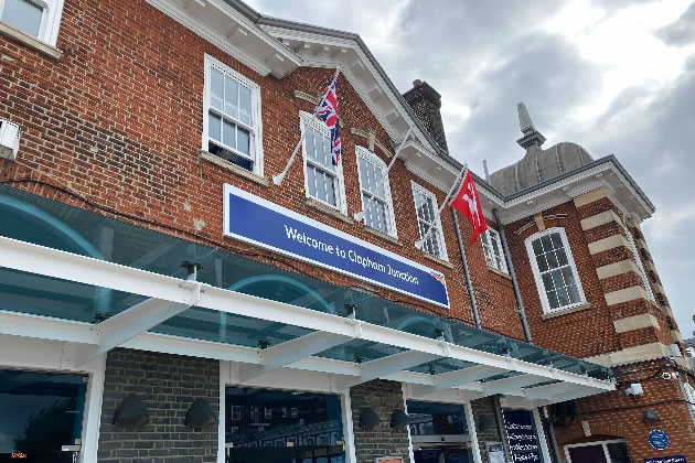 The entrance to Clapham Junction station 