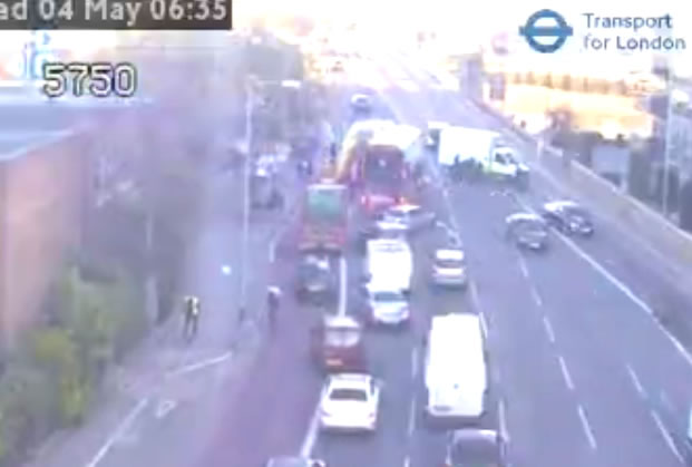 Major Accident Shuts Wandsworth Bridge 